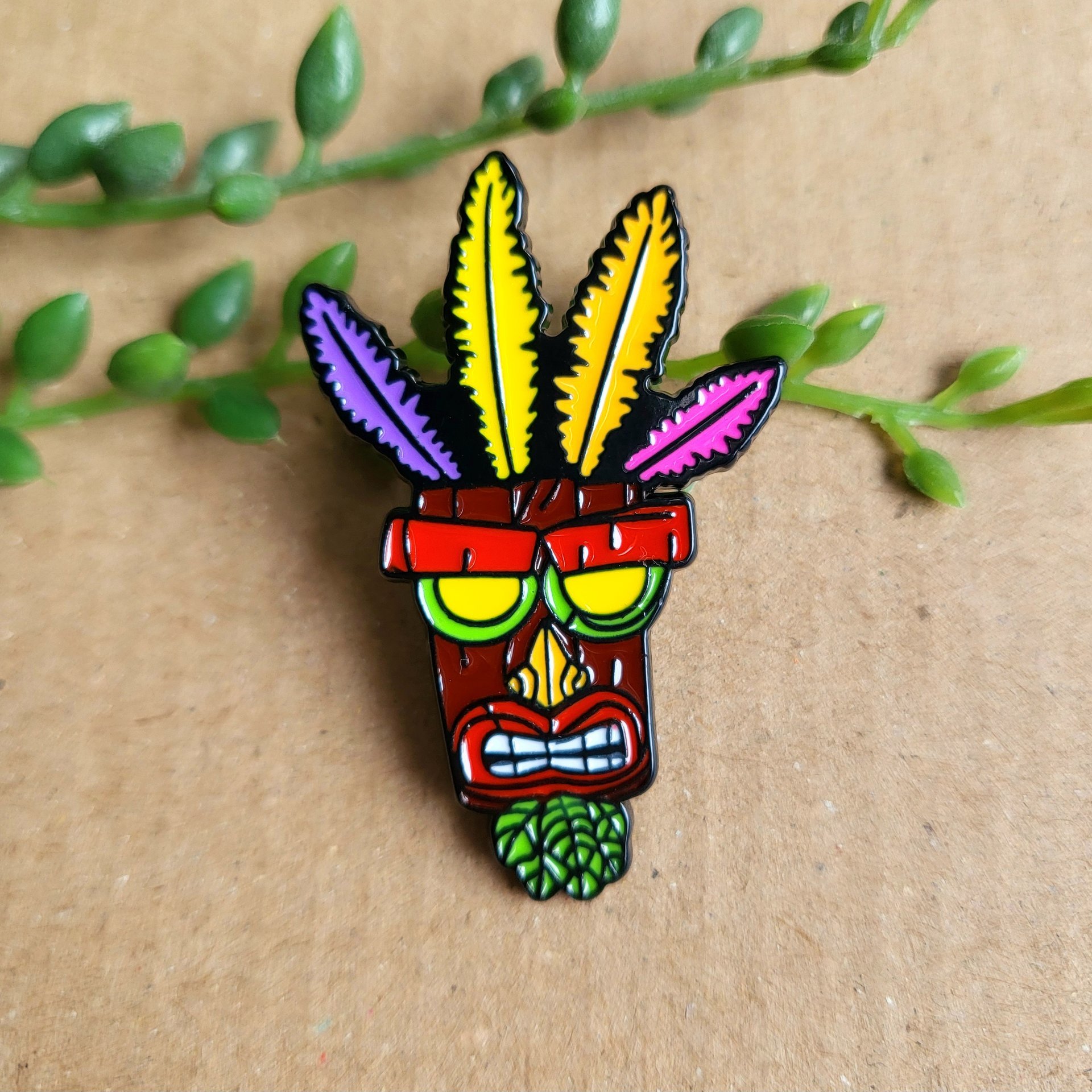 Crash Bandicoot Aku pin badge