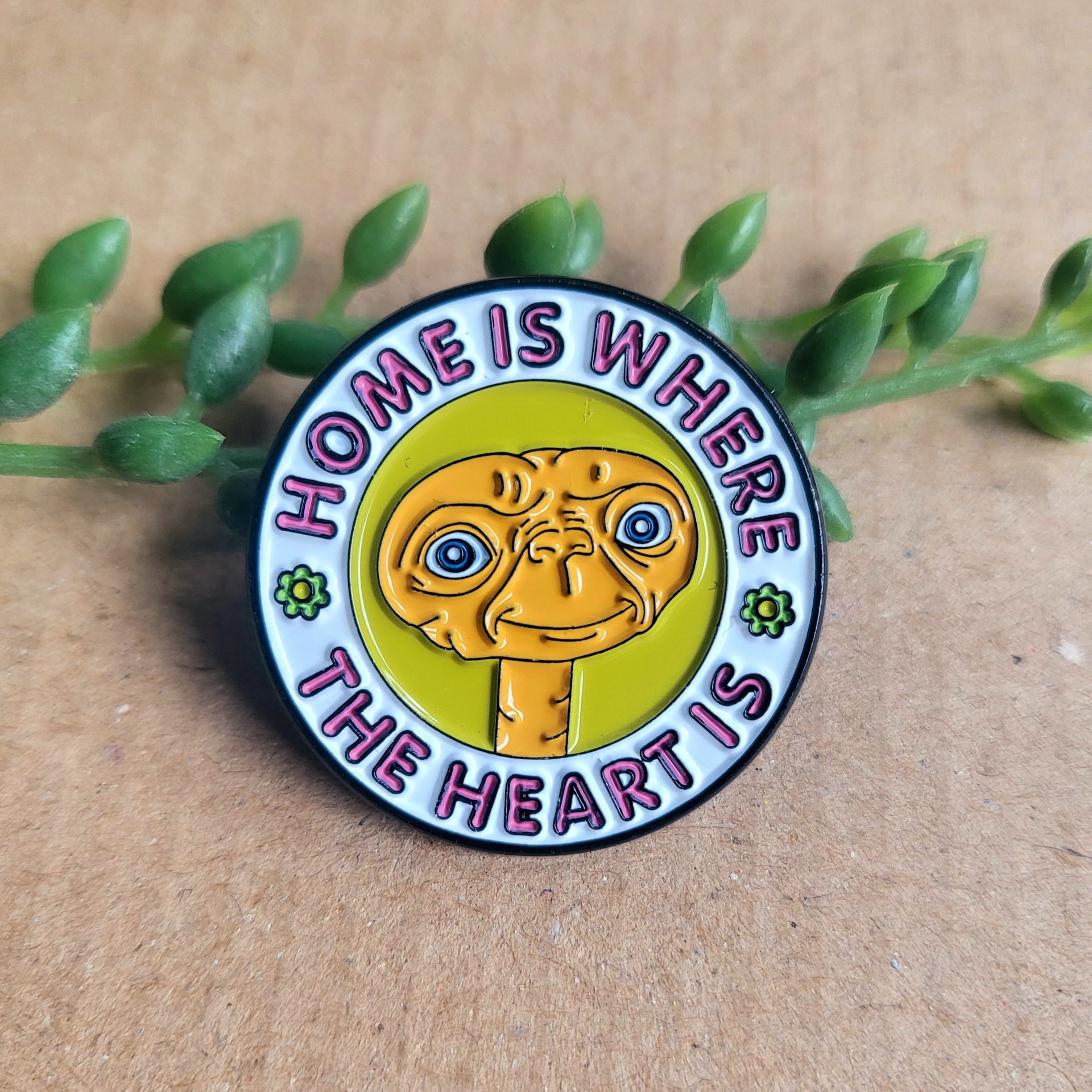 ET enamel pin badge